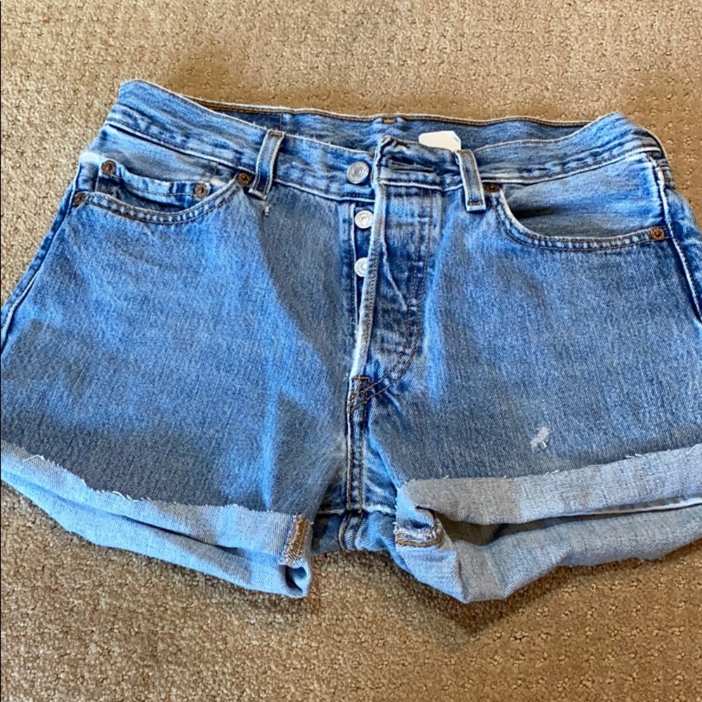 💙 Levi Medium Wash Shorts